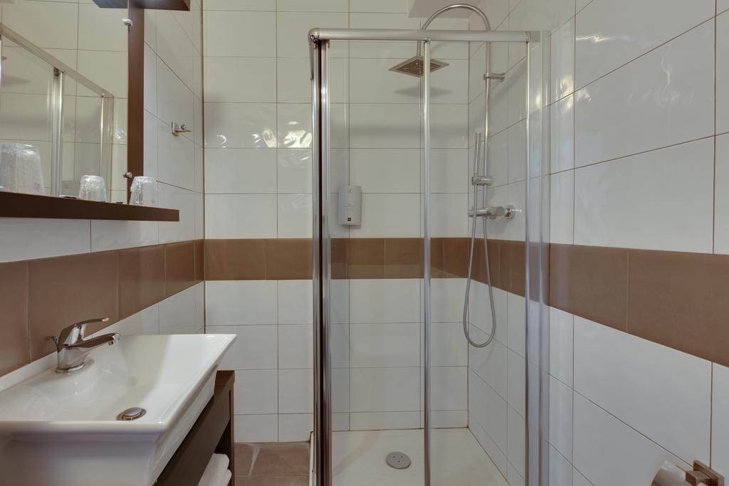 Logis Le Pont De Champ Hotel Beaucroissant Ngoại thất bức ảnh