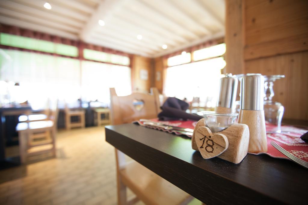 Logis Le Pont De Champ Hotel Beaucroissant Ngoại thất bức ảnh