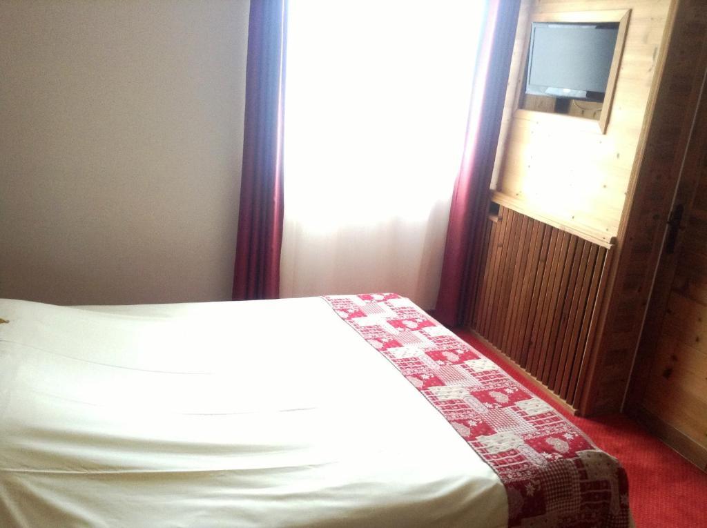 Logis Le Pont De Champ Hotel Beaucroissant Phòng bức ảnh