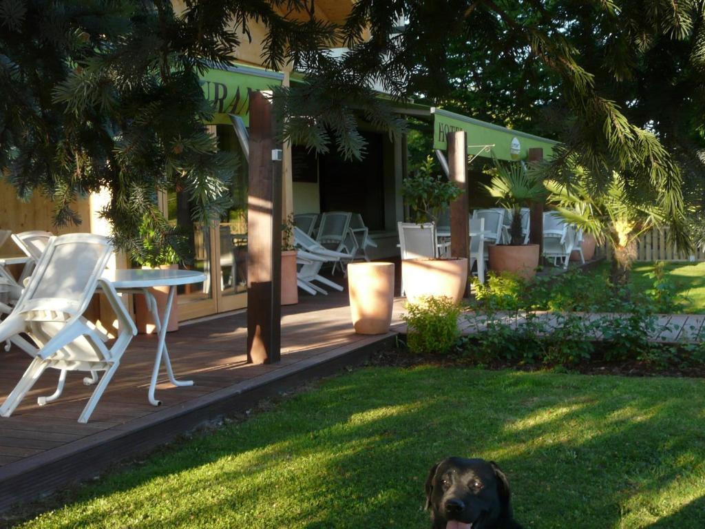 Logis Le Pont De Champ Hotel Beaucroissant Ngoại thất bức ảnh