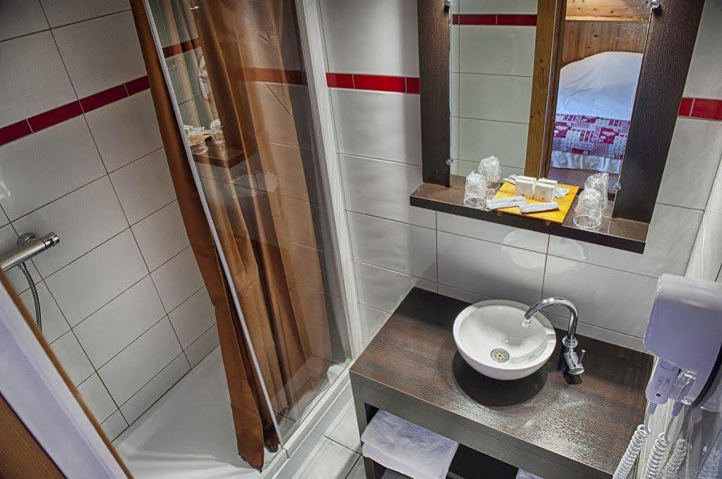 Logis Le Pont De Champ Hotel Beaucroissant Ngoại thất bức ảnh